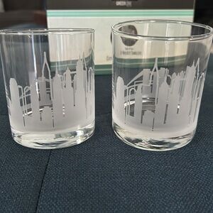 ⭐️NWT⭐️ Set of two whiskey tumblers, etched glass, New York City skyline